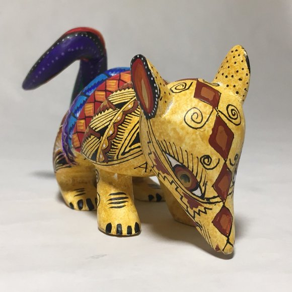 Hand Carved and Painted Armadillo Alebrije. - Picture 12 of 14